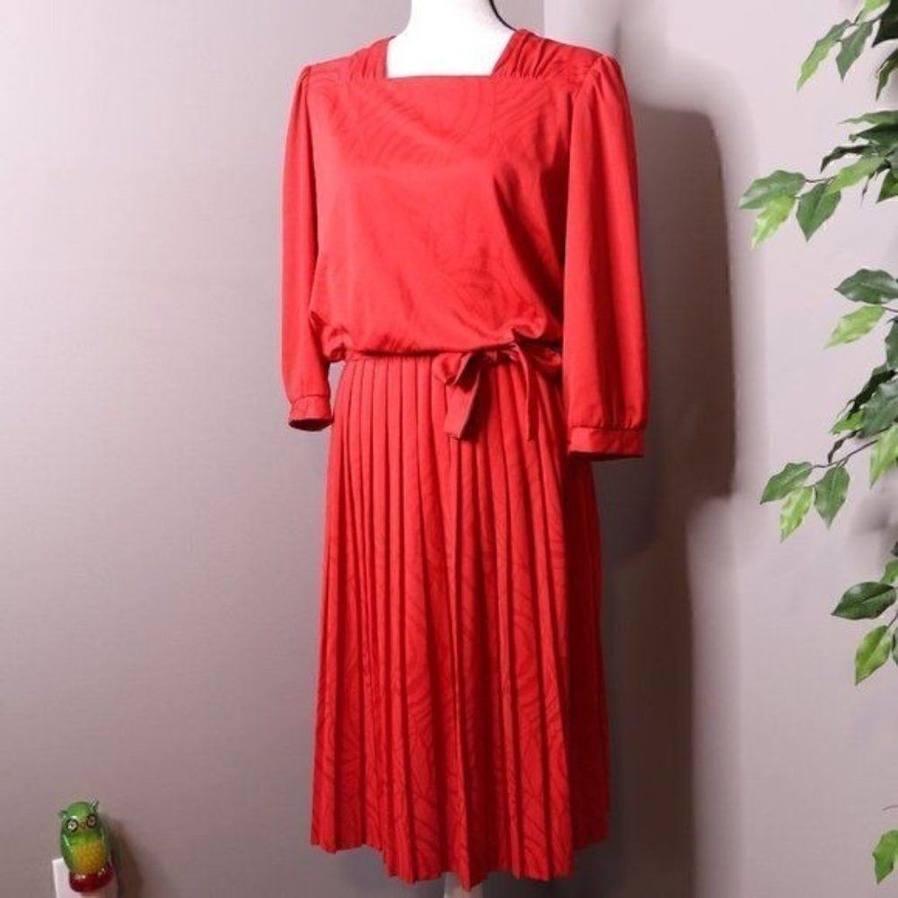 ‎Vintage 1980s | Square Neck Pleated Midi Dress Large